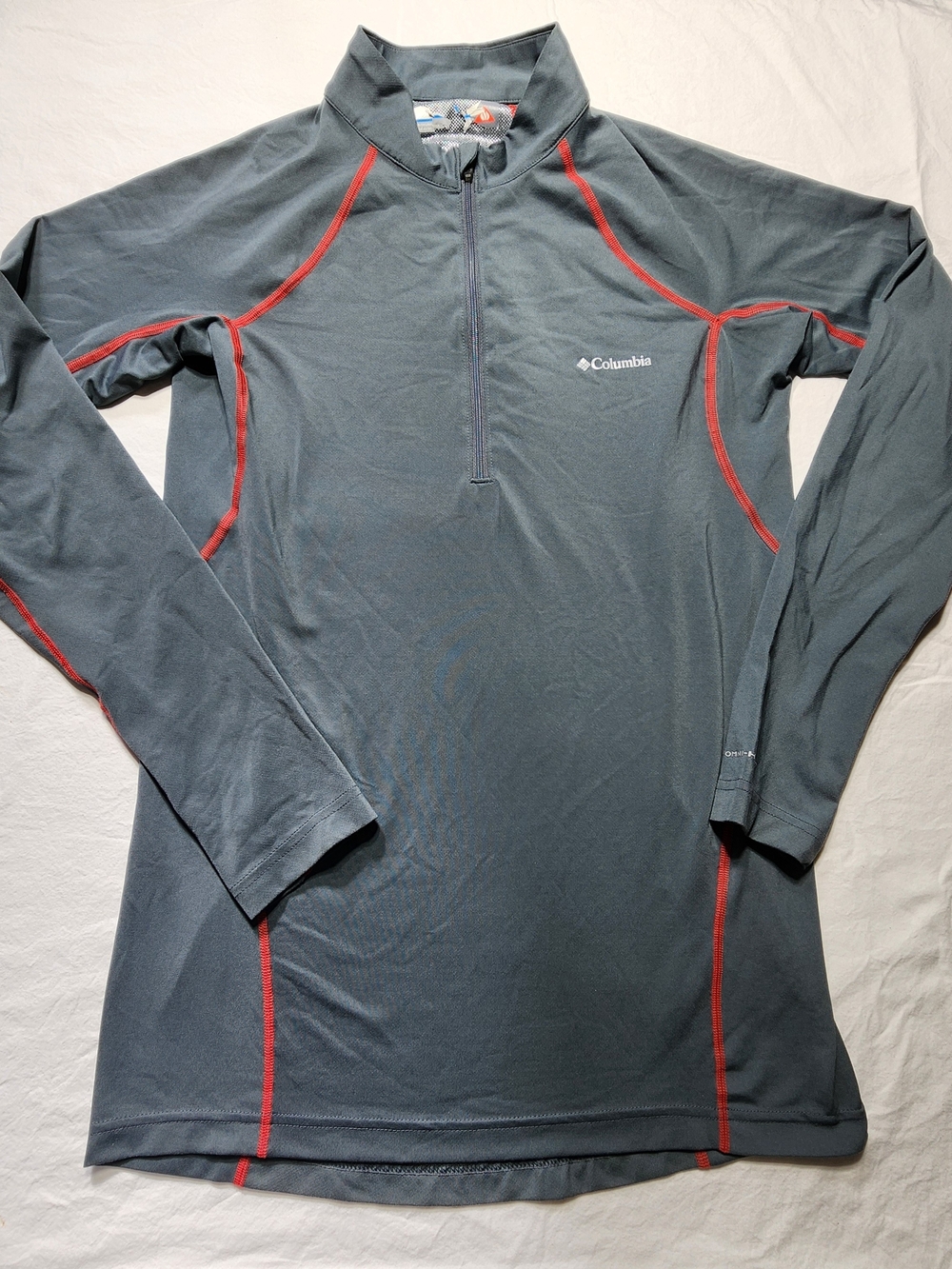Columbia Men’s Slate Gray Long-Sleeve Rash Guard with Red Stitching